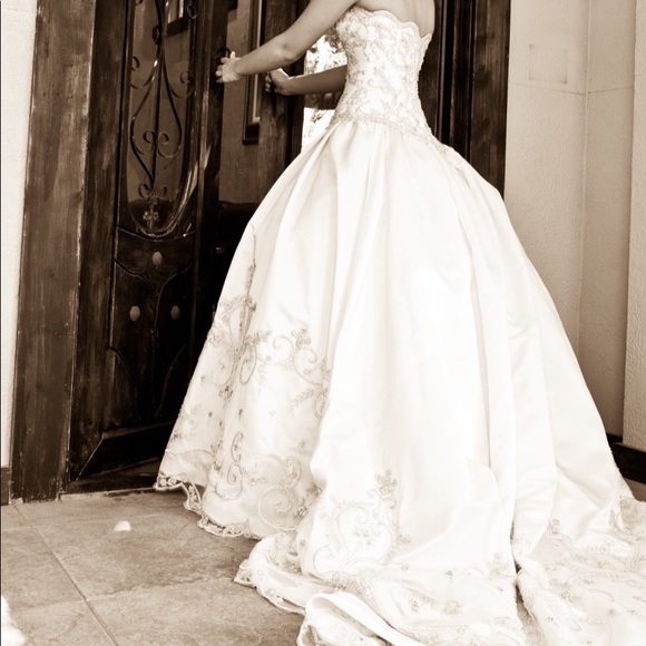 Eve of Milady Couture Wedding Gown Sz 6 - Picture 5 of 5